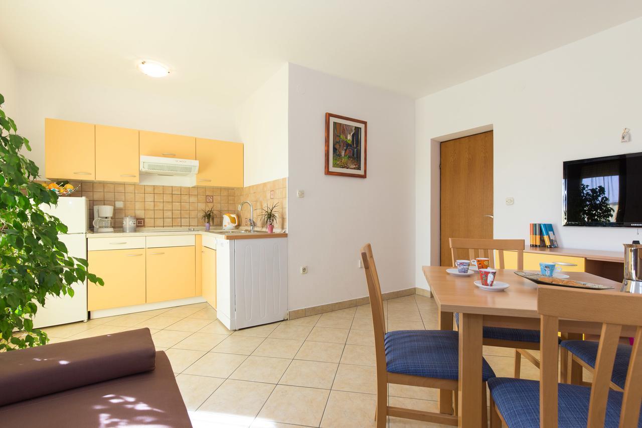 Apartment Julijana Đảo Krk Ngoại thất bức ảnh